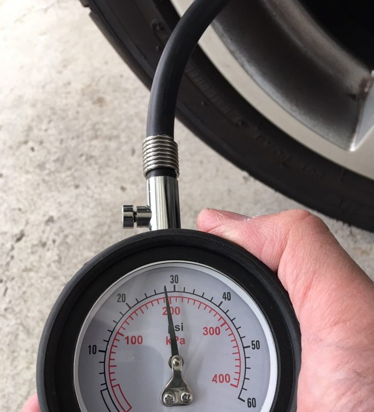 タイヤの空気圧点検を有料化したガソリンスタンドの悲劇とは ロードサイド経営研究所